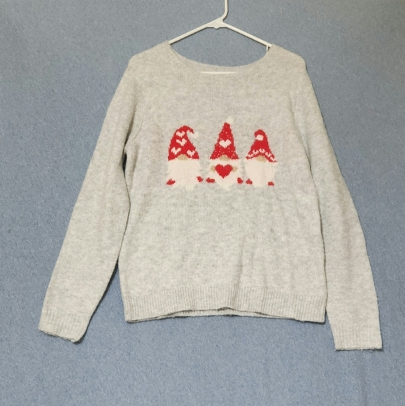 cupcakes & cashmere Sweaters - Cupcakes & Cashmere gray holiday knome sweater. Size medium